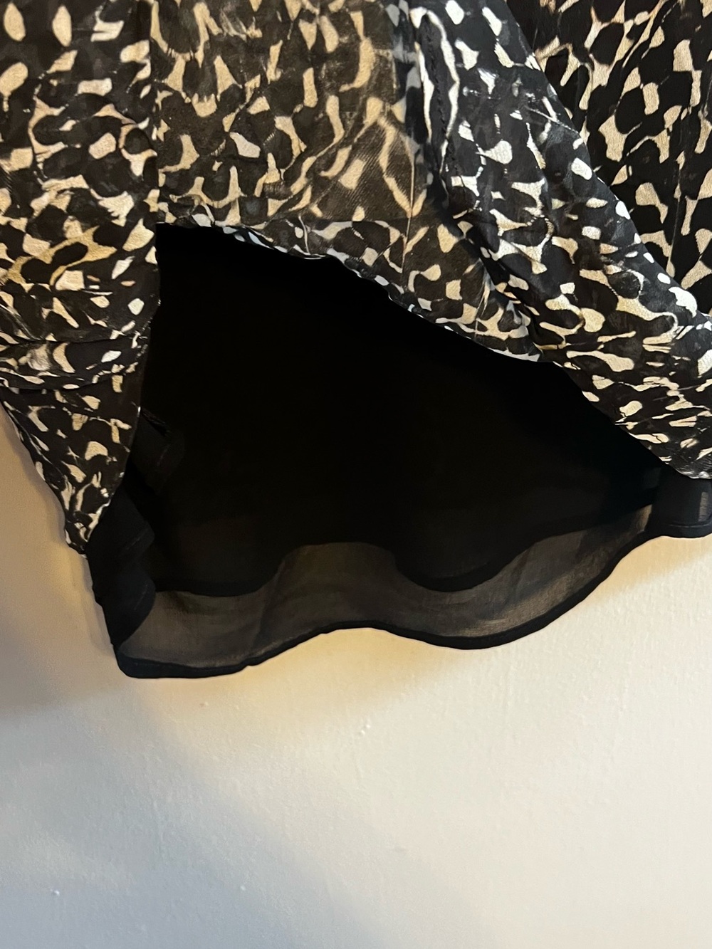 Iris Setlakwe Black & White Printed Sheer V-Neck Blouse - Women’s Size 10 - Picture 4 of 8